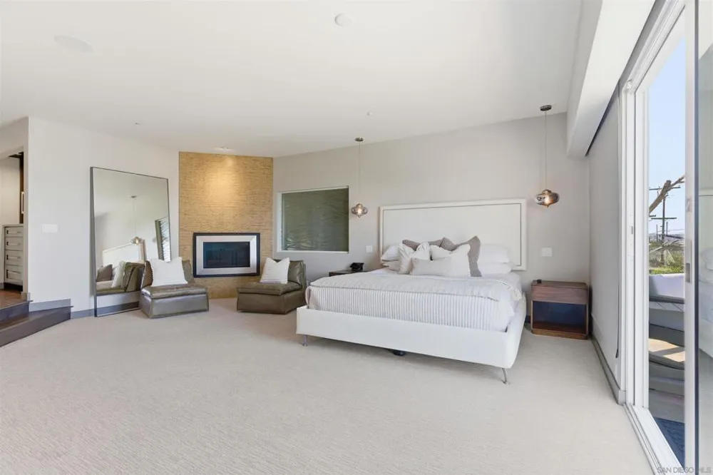 2372 Oxford Ave Cardiff by the Sea, CA 92007