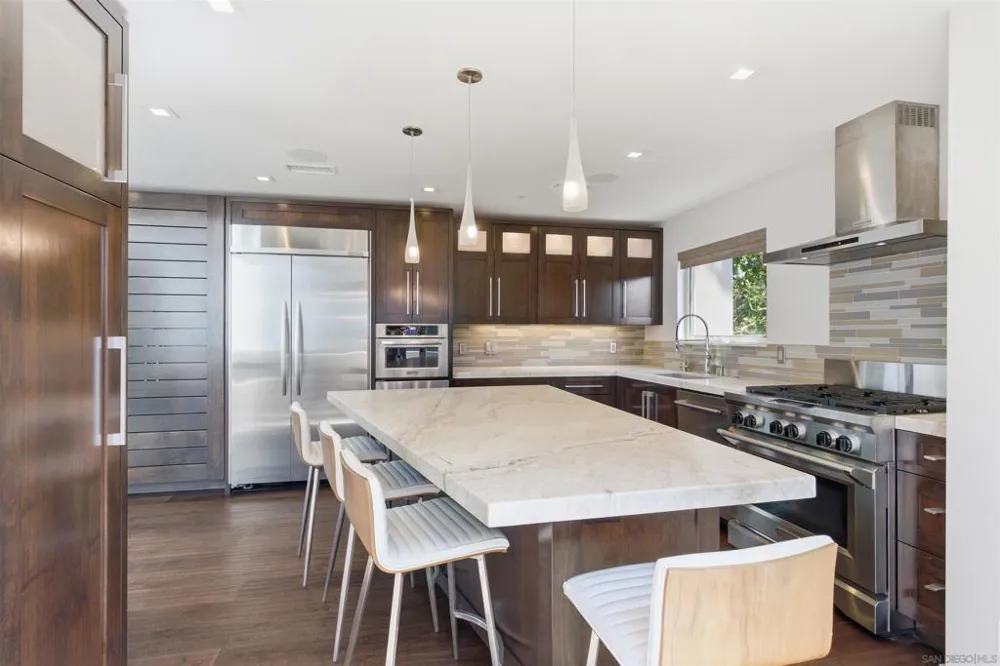 2372 Oxford Ave Cardiff by the Sea, CA 92007