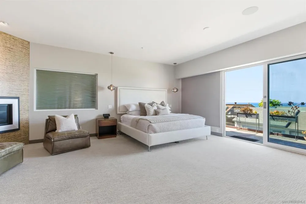 2372 Oxford Ave Cardiff by the Sea, CA 92007
