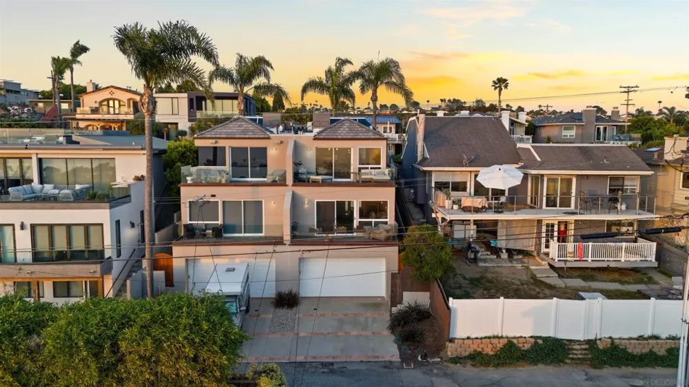 2372 Oxford Ave Cardiff by the Sea, CA 92007