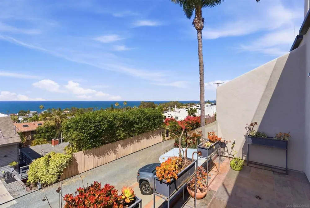 2372 Oxford Ave Cardiff by the Sea, CA 92007