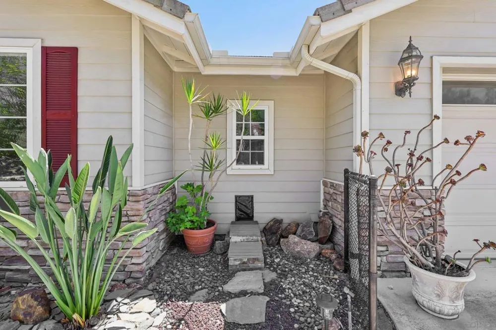 26379 Engelmann Valley Center, CA 92082