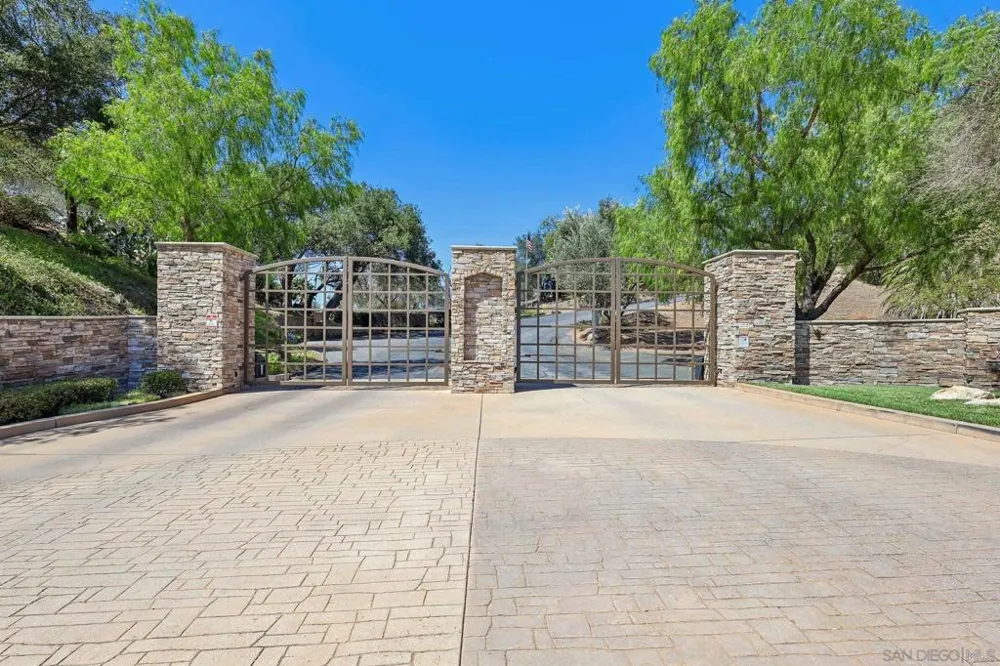 26379 Engelmann Valley Center, CA 92082