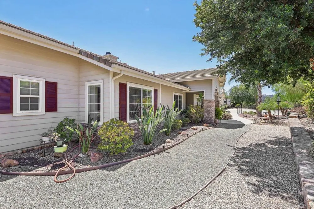 26379 Engelmann Valley Center, CA 92082
