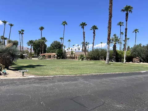 1010 Palm Canyon #SPC 32 Bogey Place