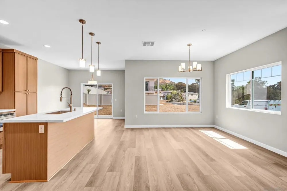 3925 Rojo Tierra Rd La Mesa, CA 91941