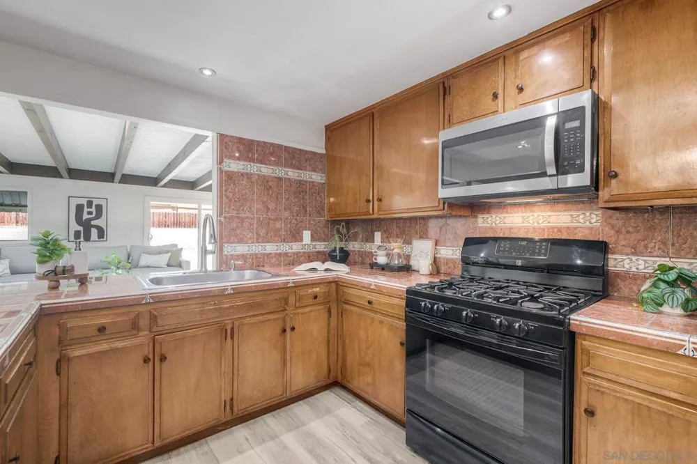 750 Melrose Pl Vista, CA 92083