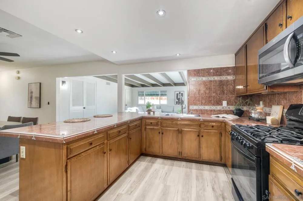 750 Melrose Pl Vista, CA 92083