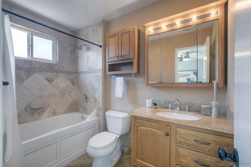 750 Melrose Pl Vista, CA 92083