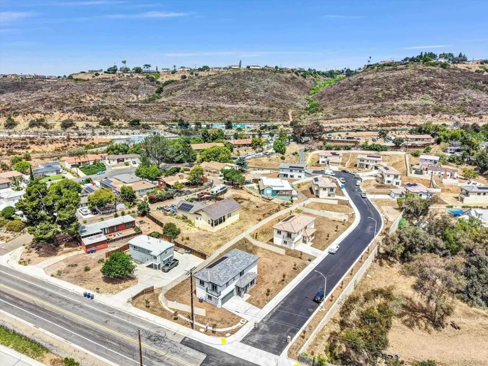 3915 Rojo Tierra Rd La Mesa, CA 91941