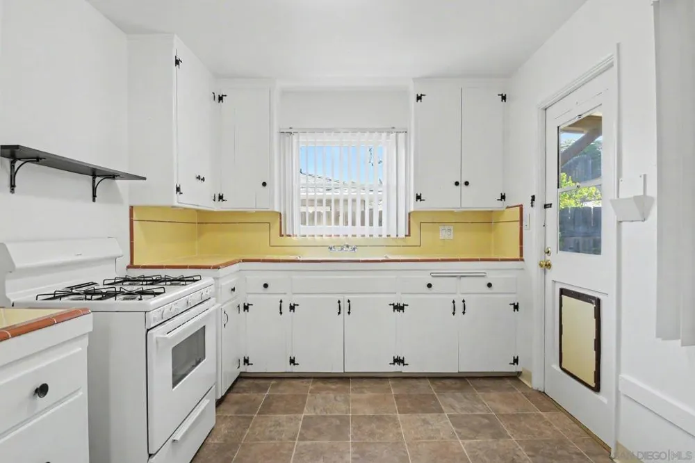 7037 Hillsboro San Diego, CA 92120