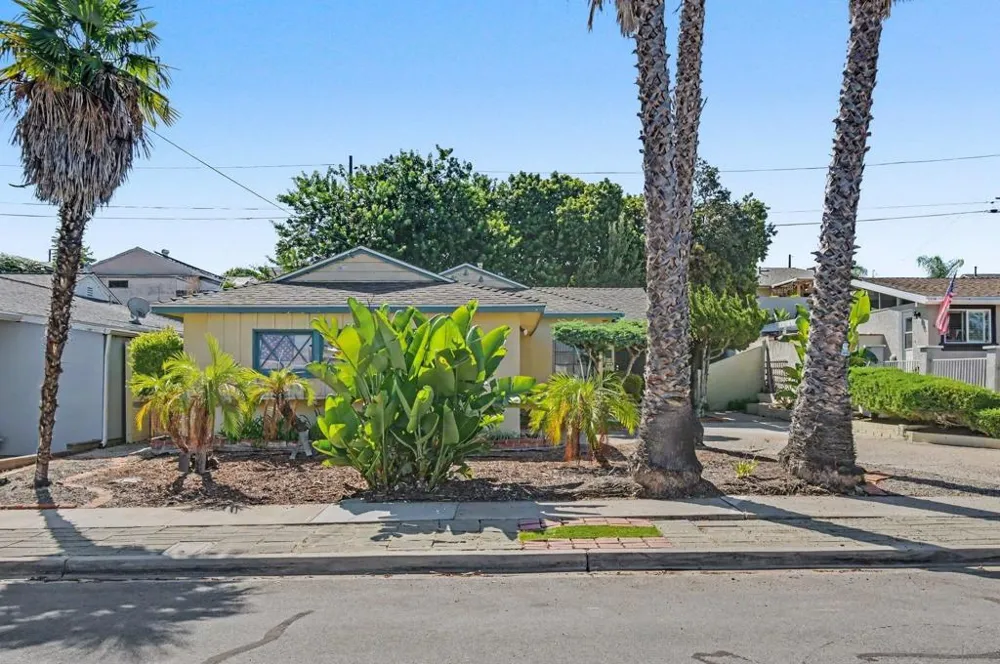 7037 Hillsboro San Diego, CA 92120