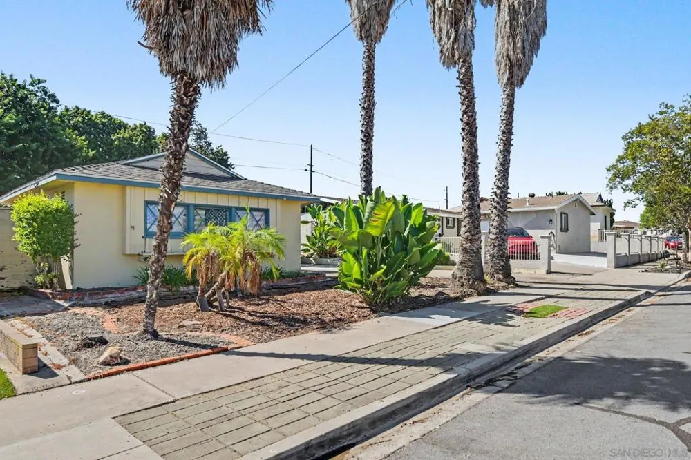 7037 Hillsboro San Diego, CA 92120