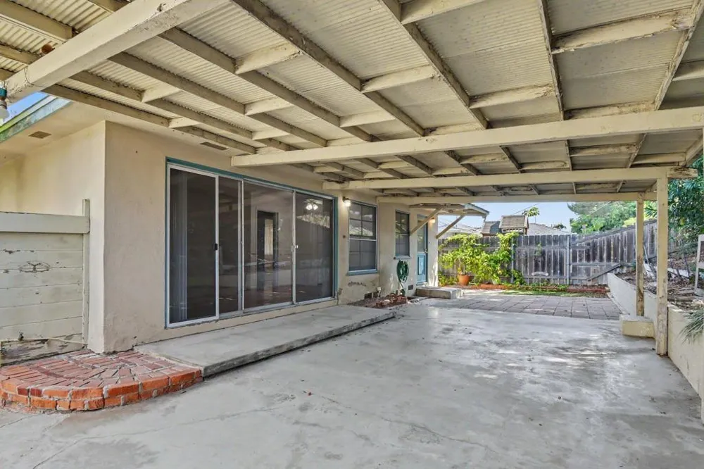 7037 Hillsboro San Diego, CA 92120