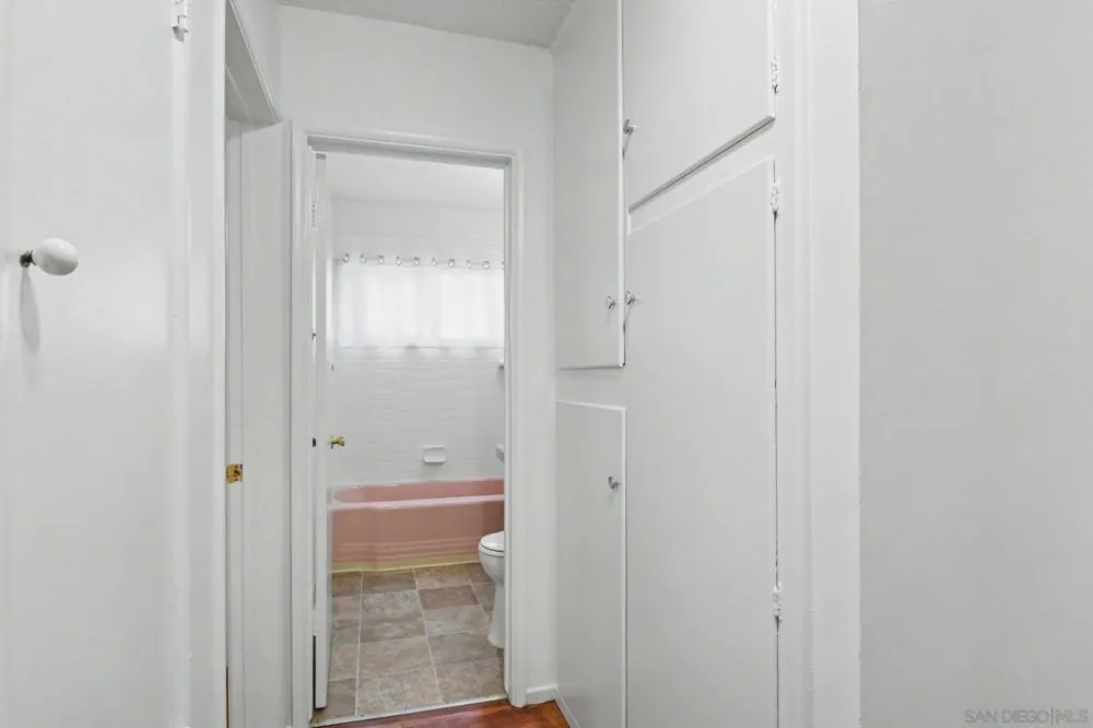 7037 Hillsboro San Diego, CA 92120