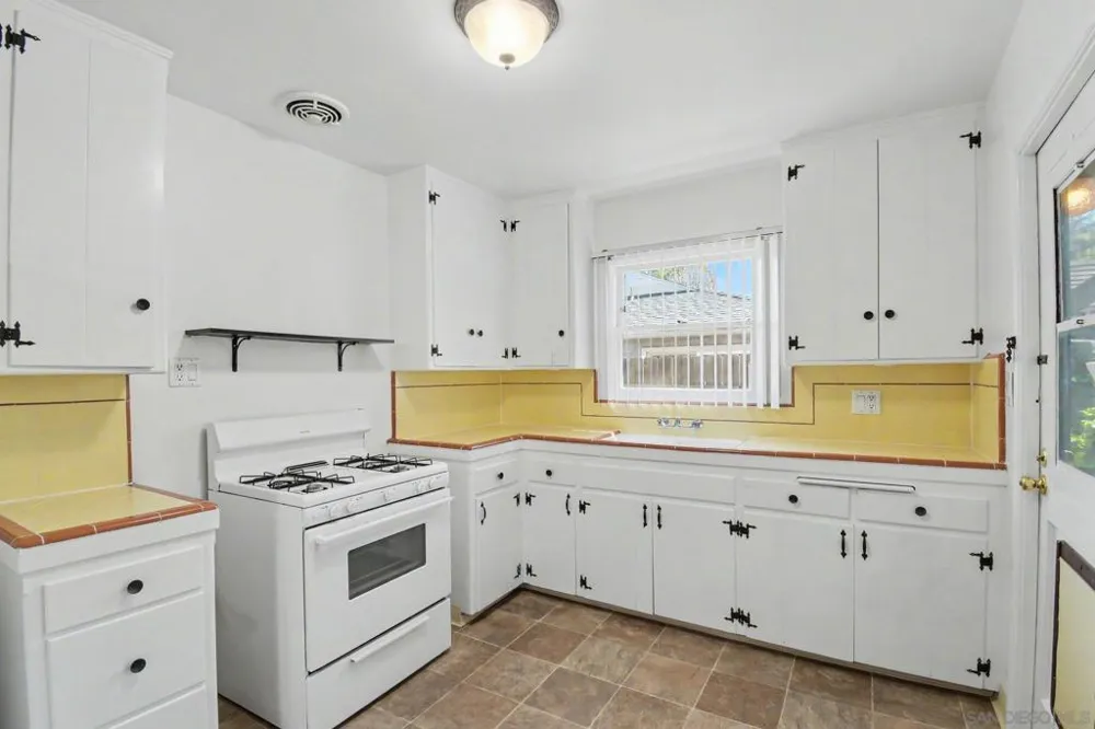 7037 Hillsboro San Diego, CA 92120