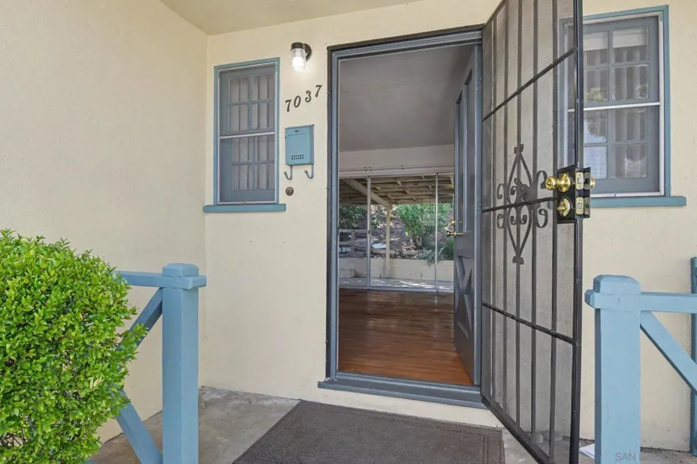 7037 Hillsboro San Diego, CA 92120