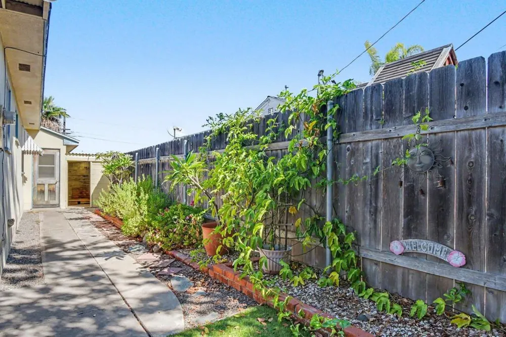 7037 Hillsboro San Diego, CA 92120