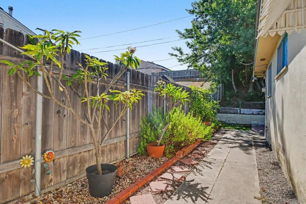7037 Hillsboro San Diego, CA 92120