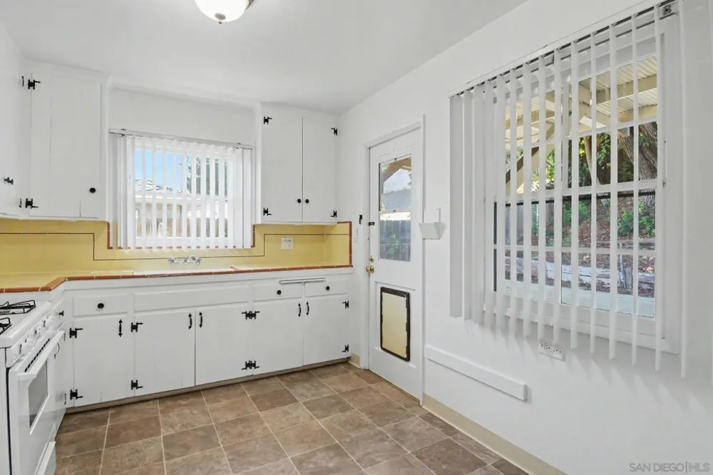 7037 Hillsboro San Diego, CA 92120