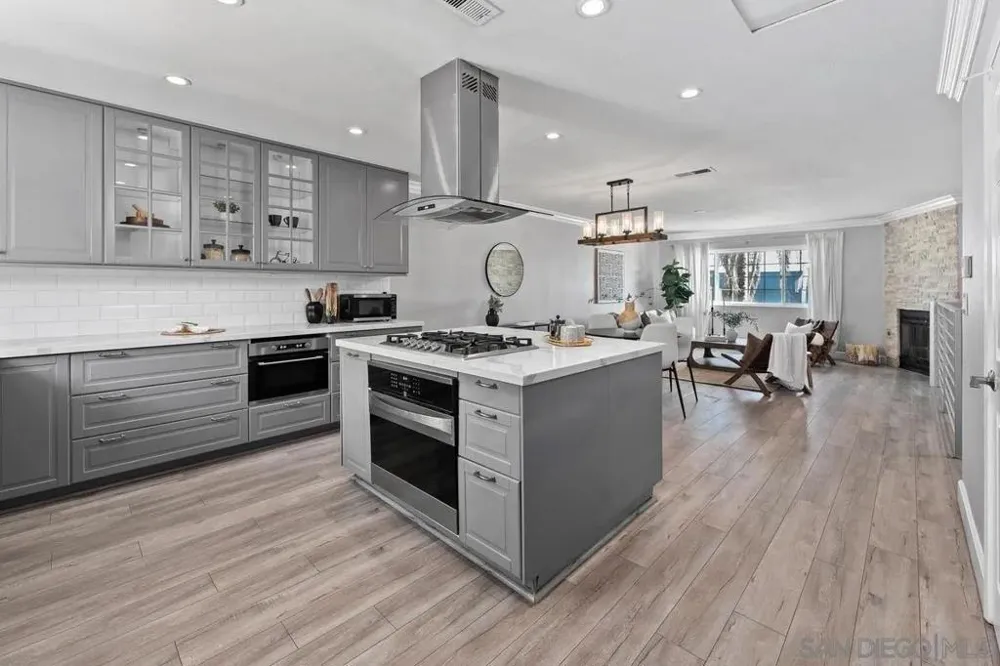 686 Seacoast Dr. Imperial Beach, CA 91932