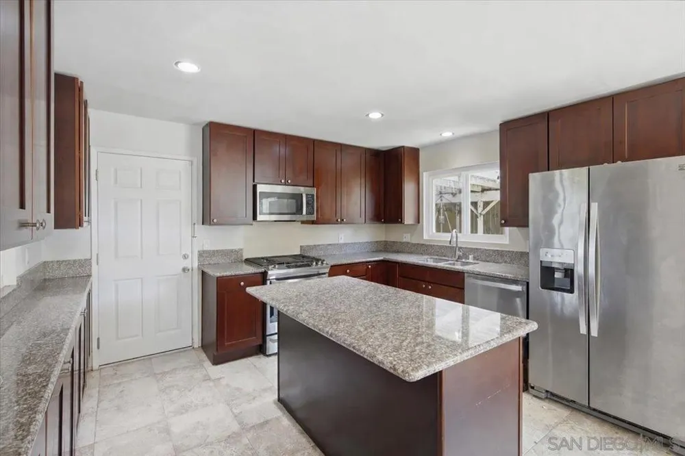 860 Magarian Rd Fallbrook, CA 92028