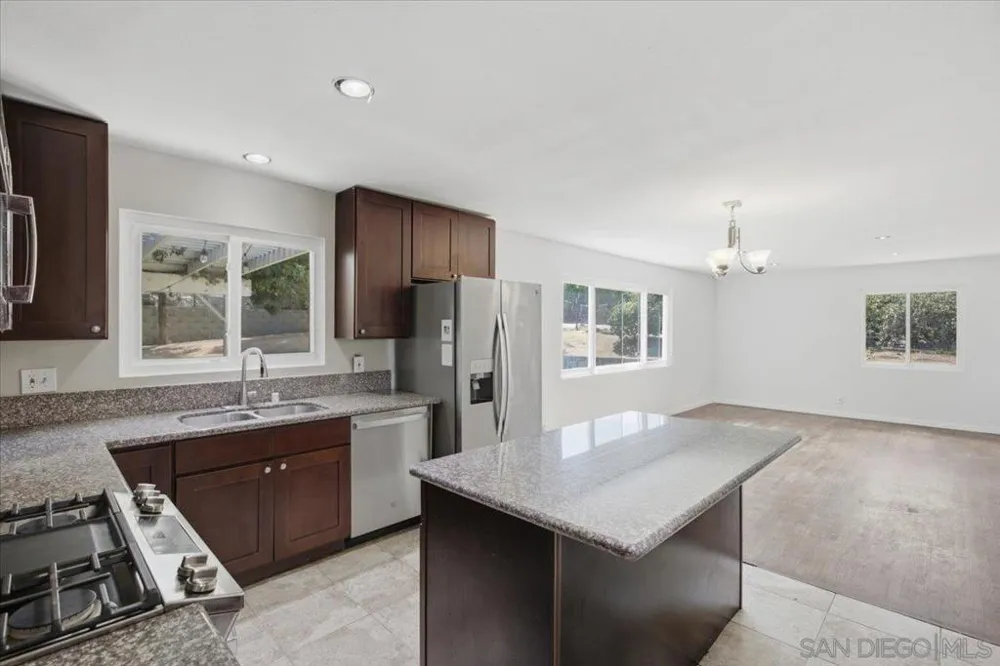 860 Magarian Rd Fallbrook, CA 92028