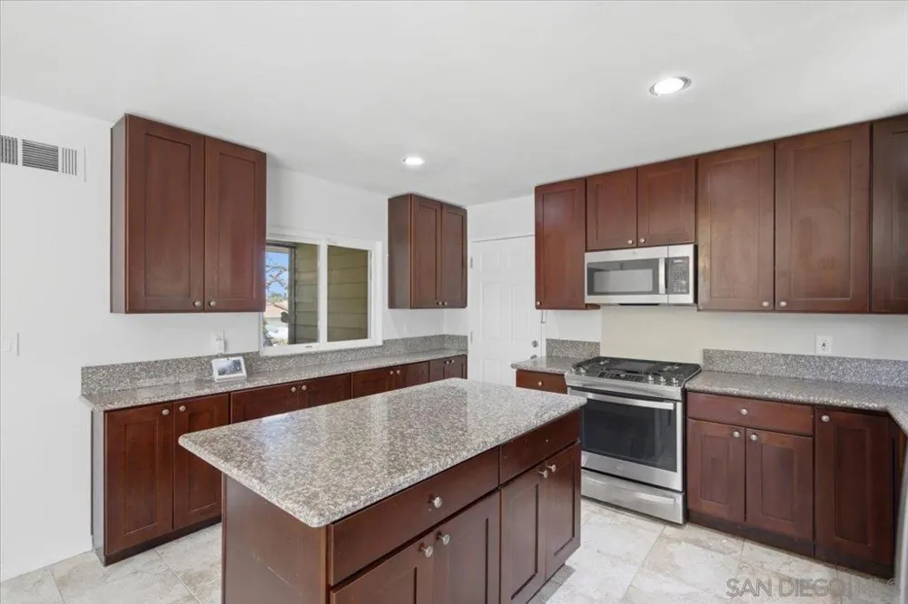 860 Magarian Rd Fallbrook, CA 92028