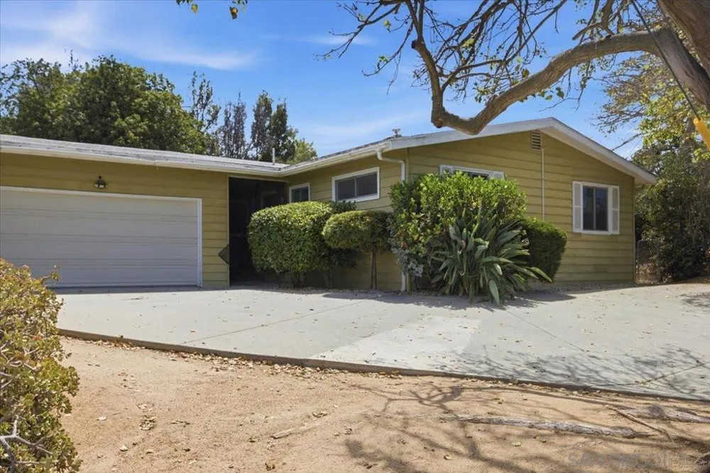 860 Magarian Rd Fallbrook, CA 92028