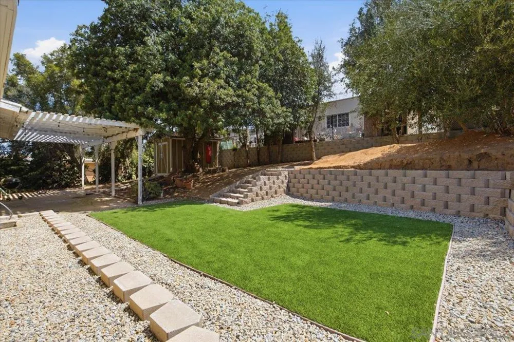 860 Magarian Rd Fallbrook, CA 92028