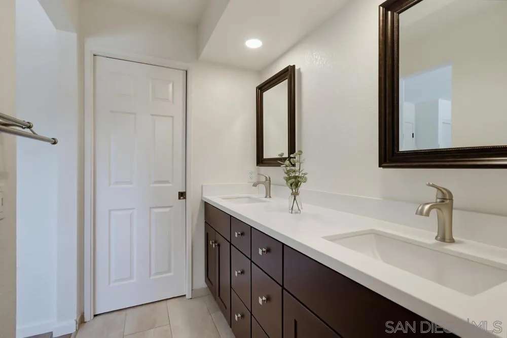 4966 Corte Playa Palmera San Diego, CA 92124