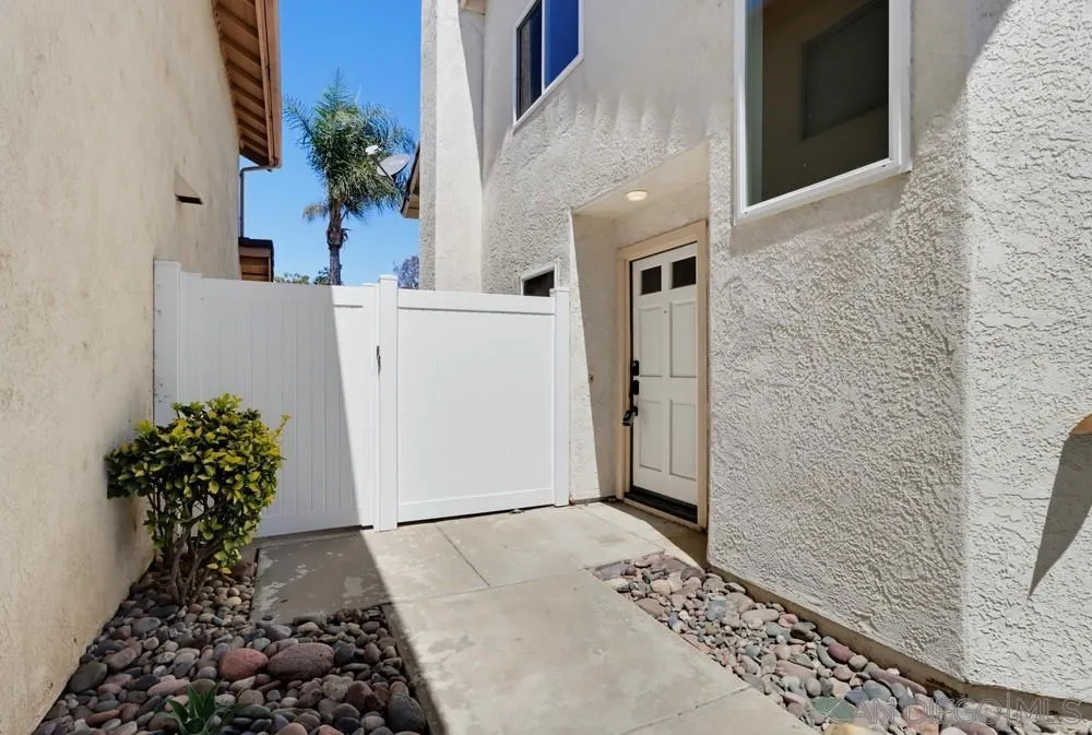 4966 Corte Playa Palmera San Diego, CA 92124
