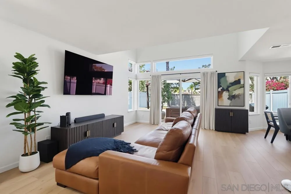 4966 Corte Playa Palmera San Diego, CA 92124