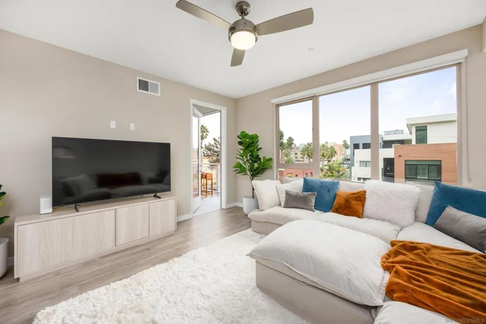 355 Cleveland St #309 Oceanside, CA 92054