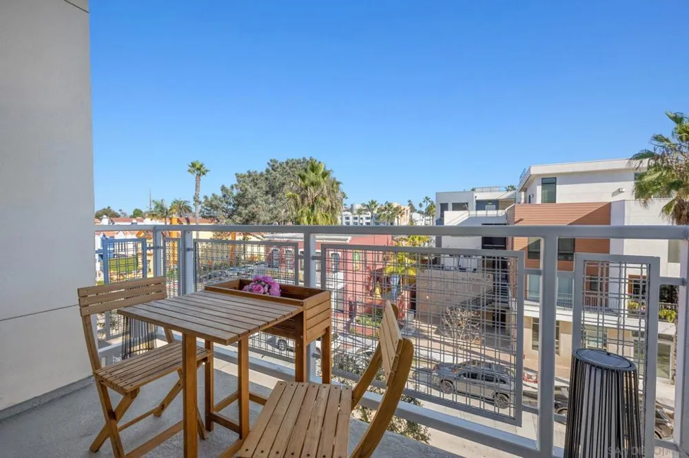 355 Cleveland St #309 Oceanside, CA 92054