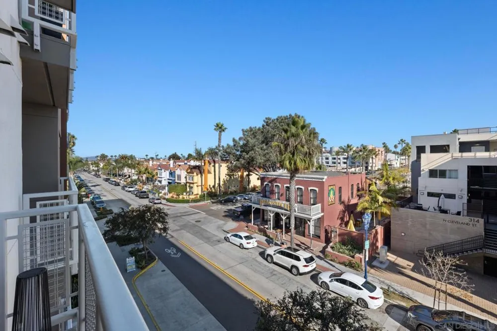 355 Cleveland St #309 Oceanside, CA 92054