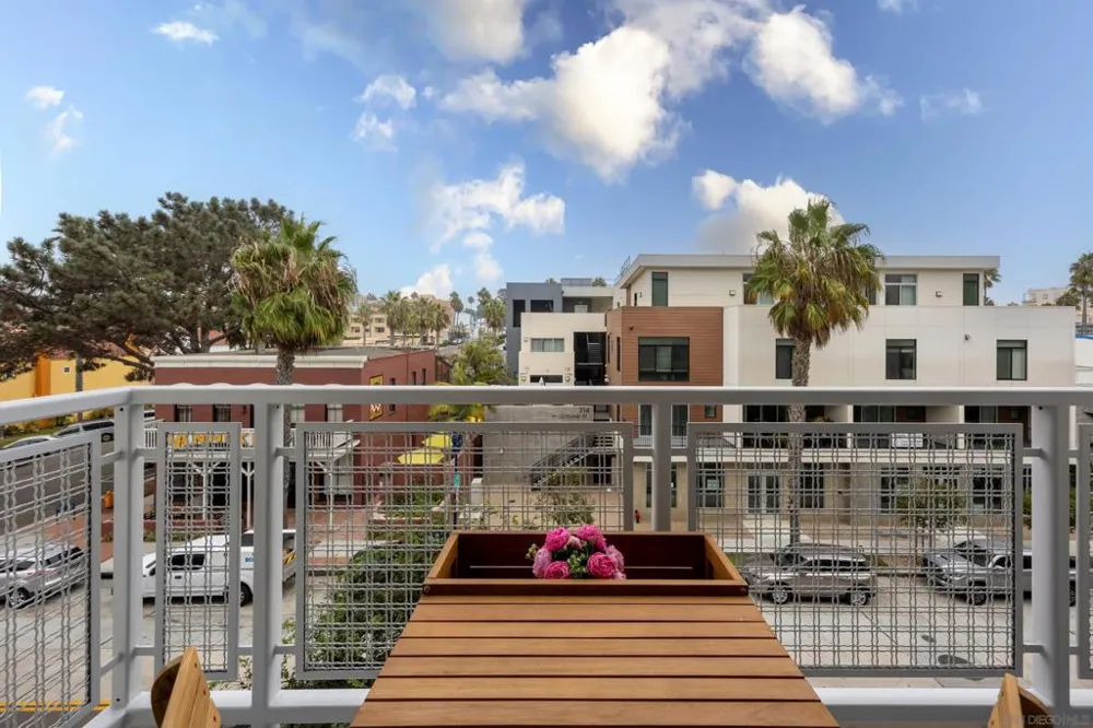 355 Cleveland St #309 Oceanside, CA 92054