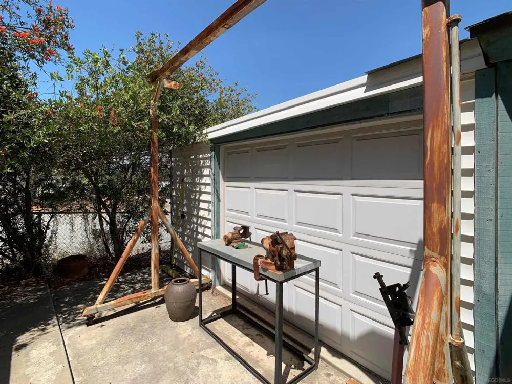 1090 ELLEN LANE El Cajon, CA 92019
