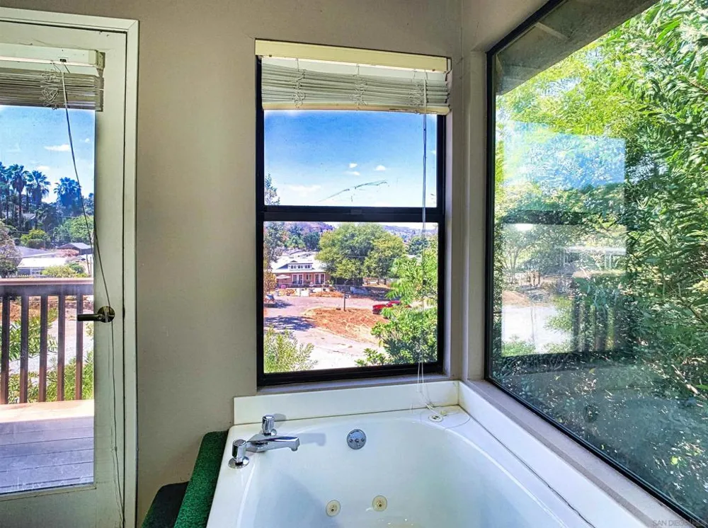 1090 ELLEN LANE El Cajon, CA 92019