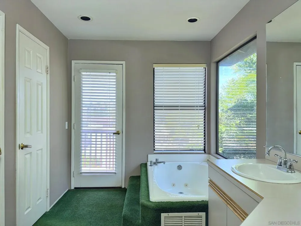 1090 ELLEN LANE El Cajon, CA 92019