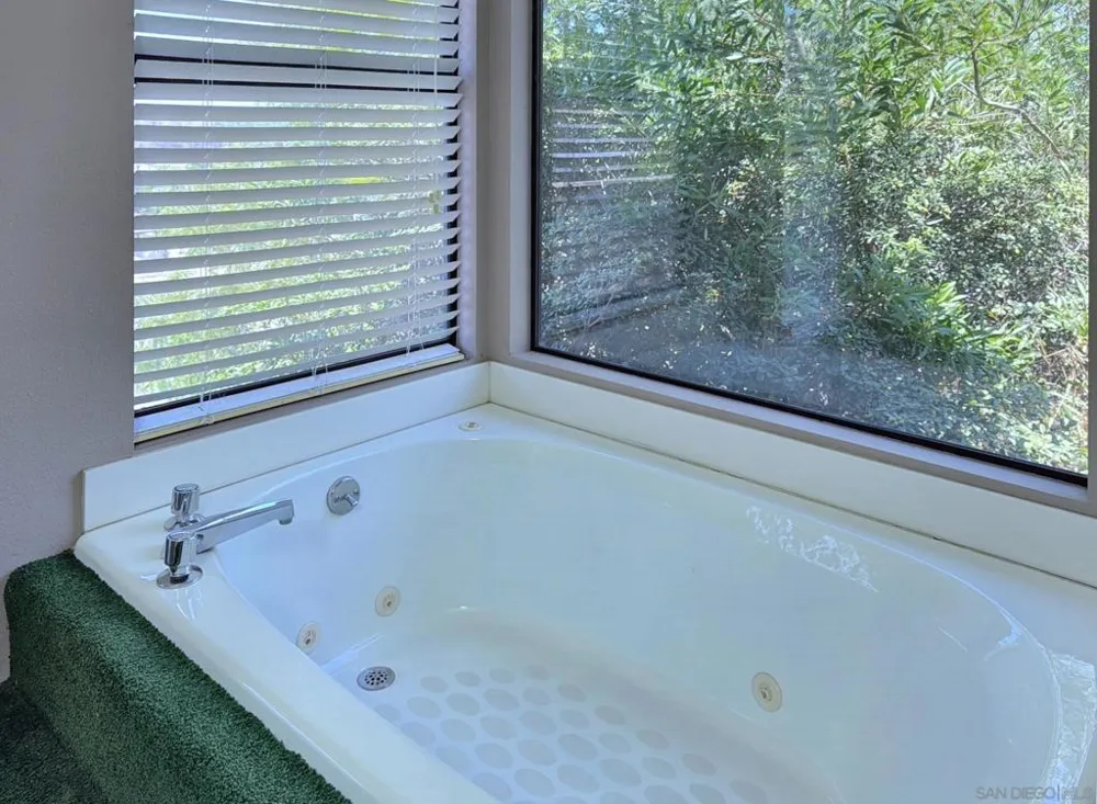 1090 ELLEN LANE El Cajon, CA 92019