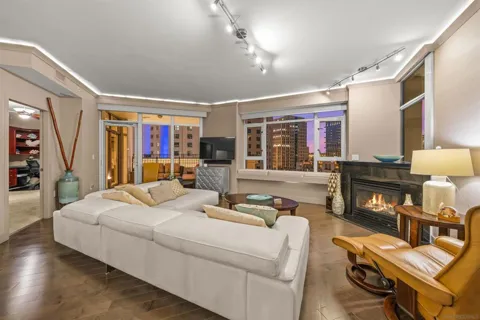 700 W Harbor Drive #805