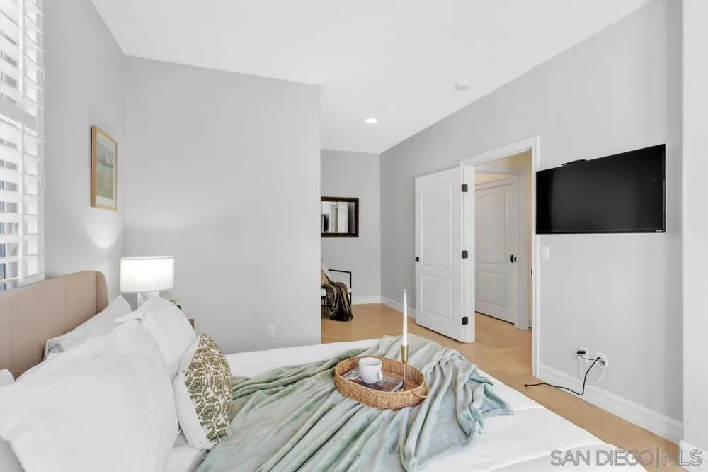 518 Sheffield Cardiff by the Sea, CA 92007