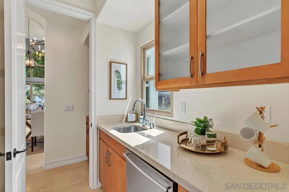 518 Sheffield Cardiff by the Sea, CA 92007