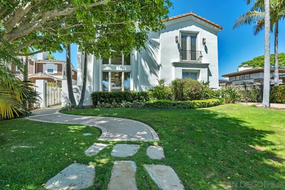 518 Sheffield Cardiff by the Sea, CA 92007