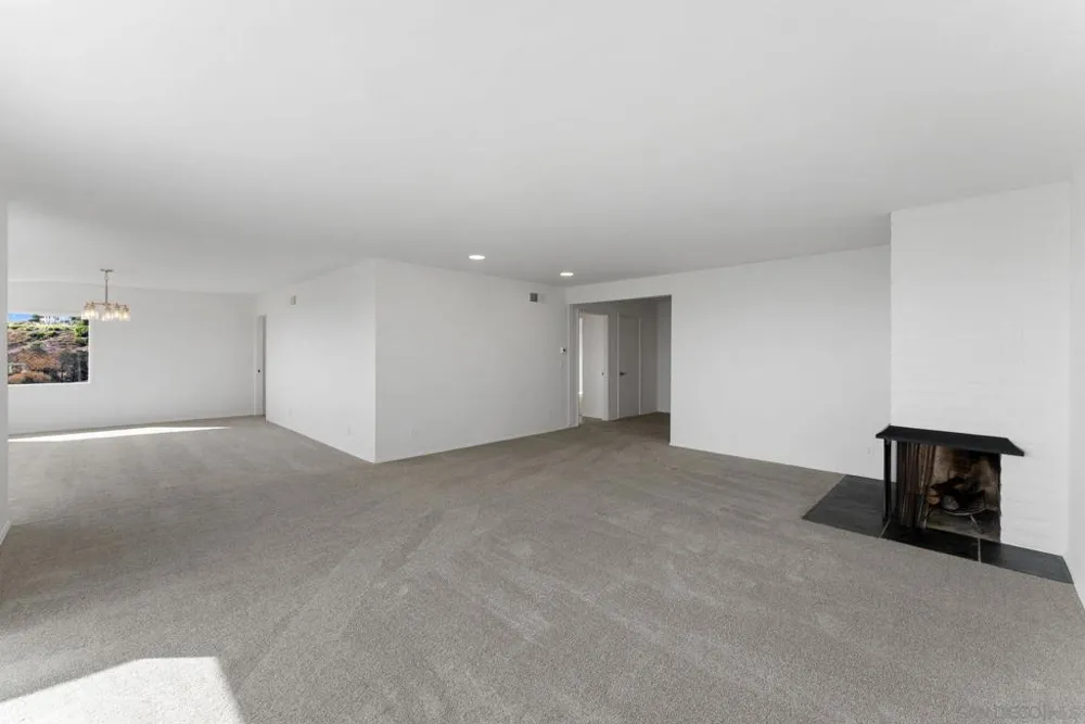 5995 La Jolla Corona La Jolla, CA 92037
