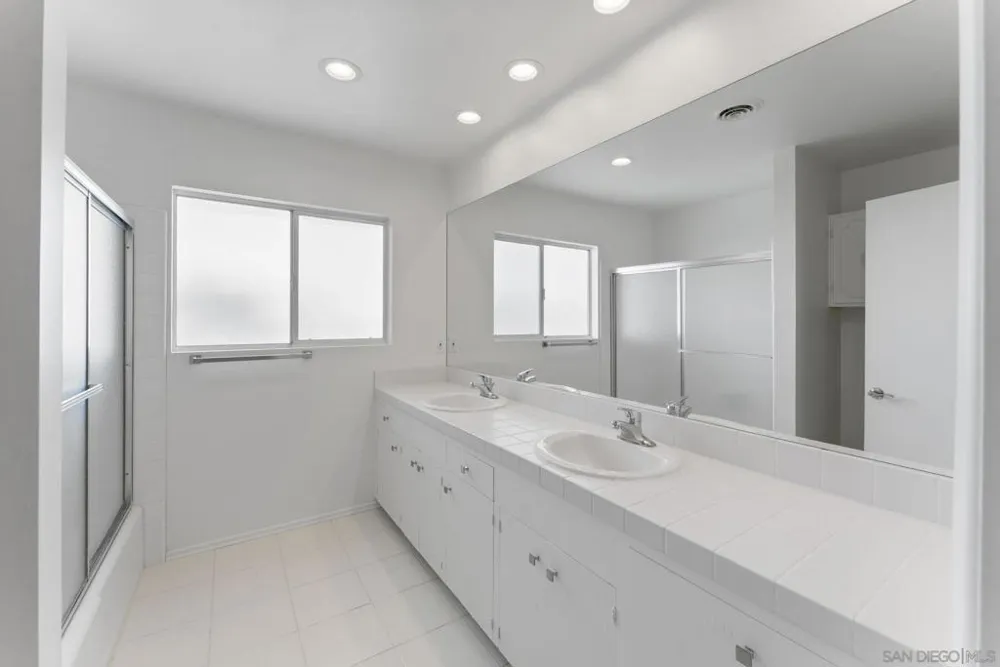 5995 La Jolla Corona La Jolla, CA 92037