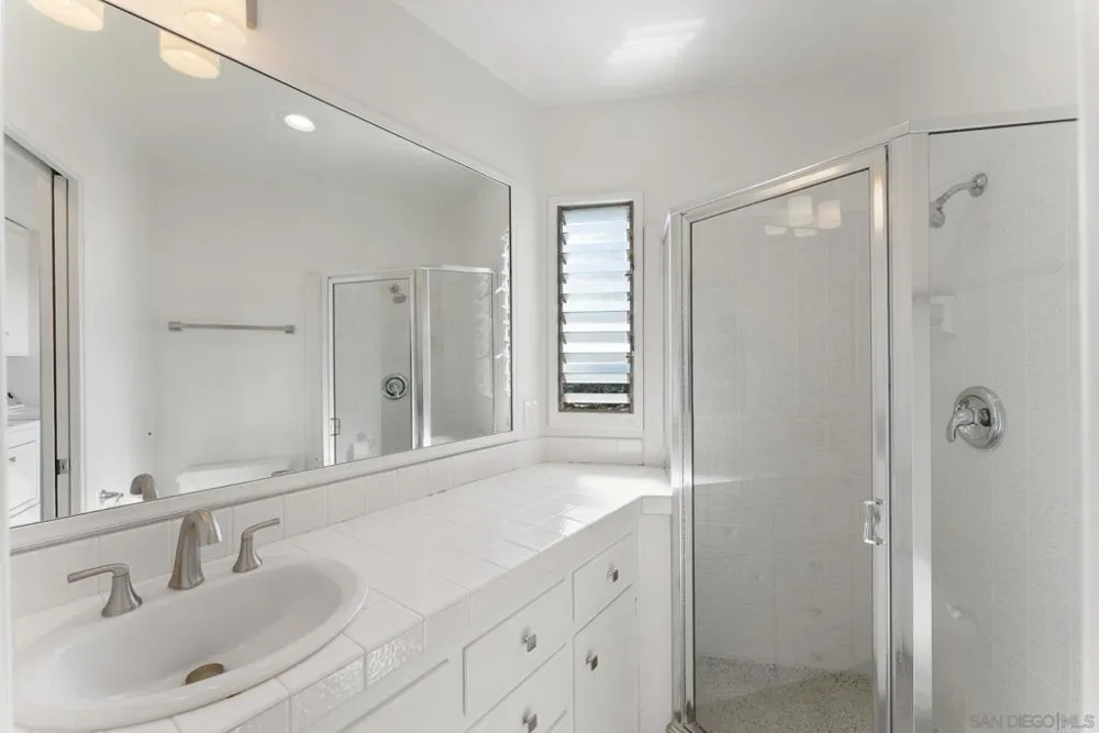 5995 La Jolla Corona La Jolla, CA 92037
