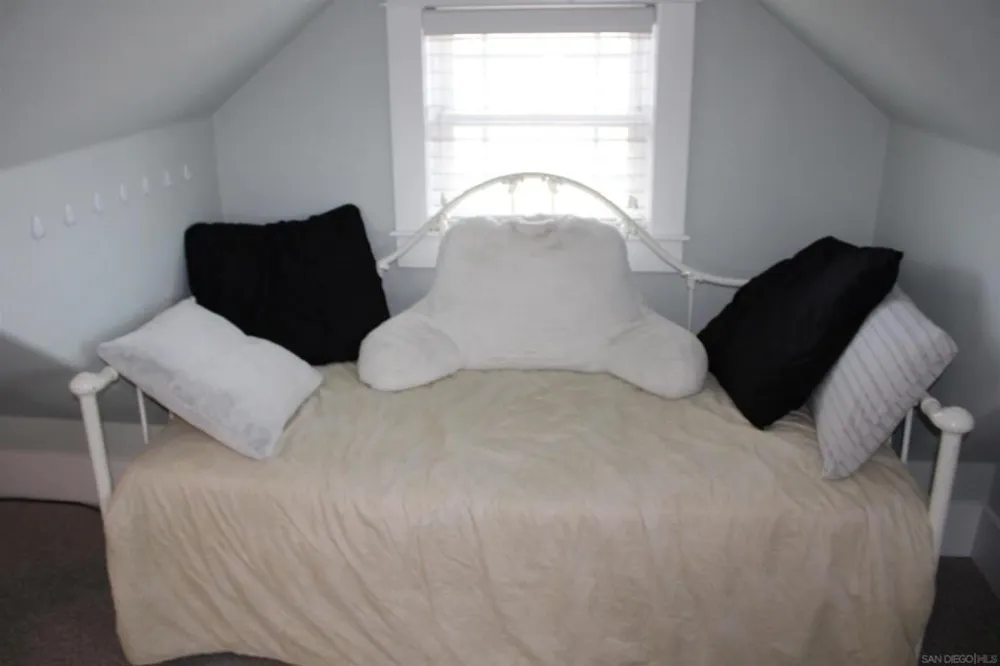 851 G Ave Coronado, CA 92118