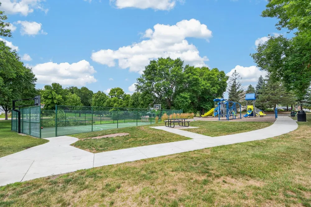 1145 Cove Circle Minnetrista, MN 55364